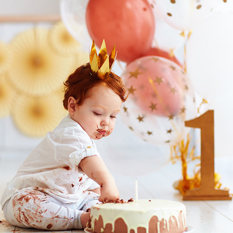 Prvi rođendan bebe. Pokloni, torte i dekoracija