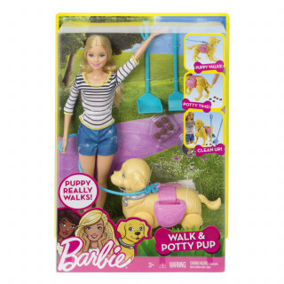 Barbie i kuca u šetnji