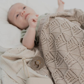 Bibs pleteno ćebe Wavy, Ivory