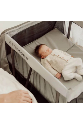 AeroMoov prenosivi krevetac, sivi 