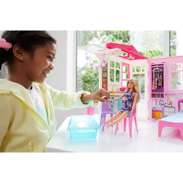 Barbie close&go sklopiva kuća za igru sa Barbikom