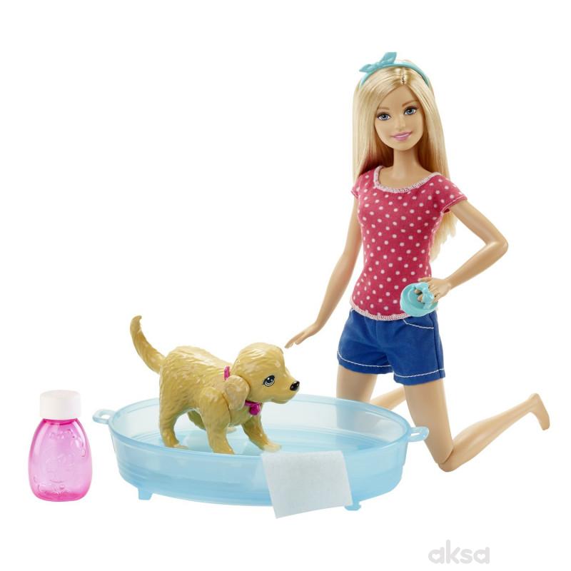 Barbie i kuca u bazenu